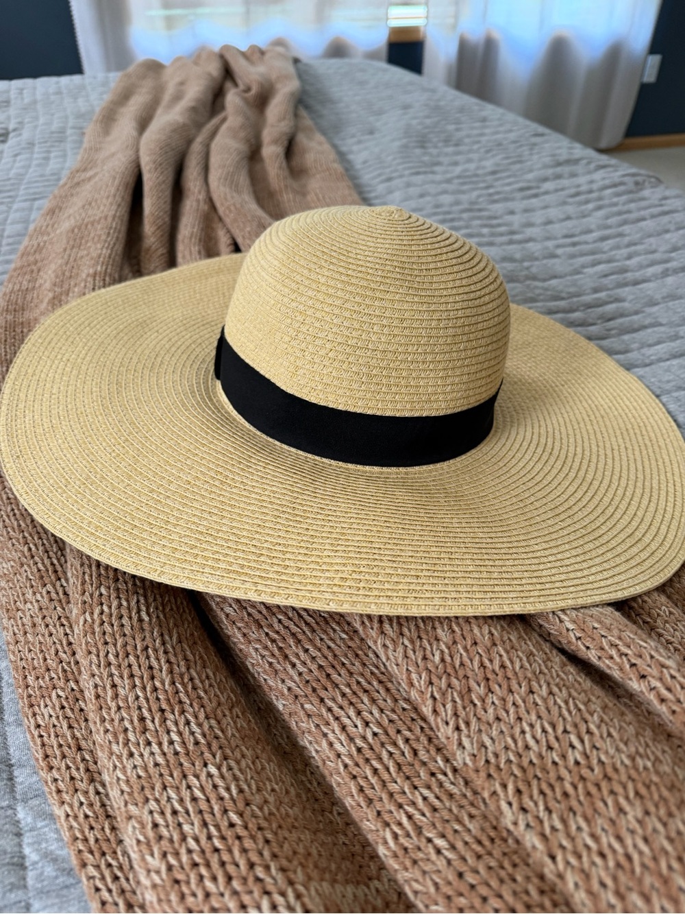 Target Wide-Brim Straw Sun Hat with Black Band - Tan